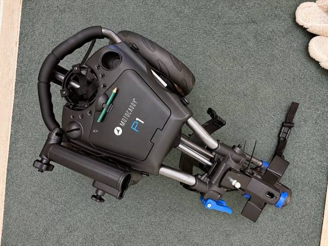Motocaddy P1 golf trolley, photo 1